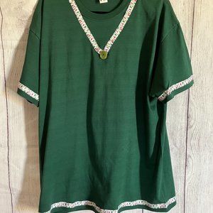 255 scoop neck tee with desert themed ribbon accents and hip slits